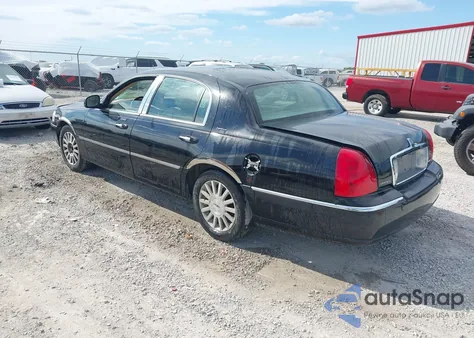 2003 Lincoln Town Car Signature из США, поврежденный, VIN 1LNHM82W43Y623338